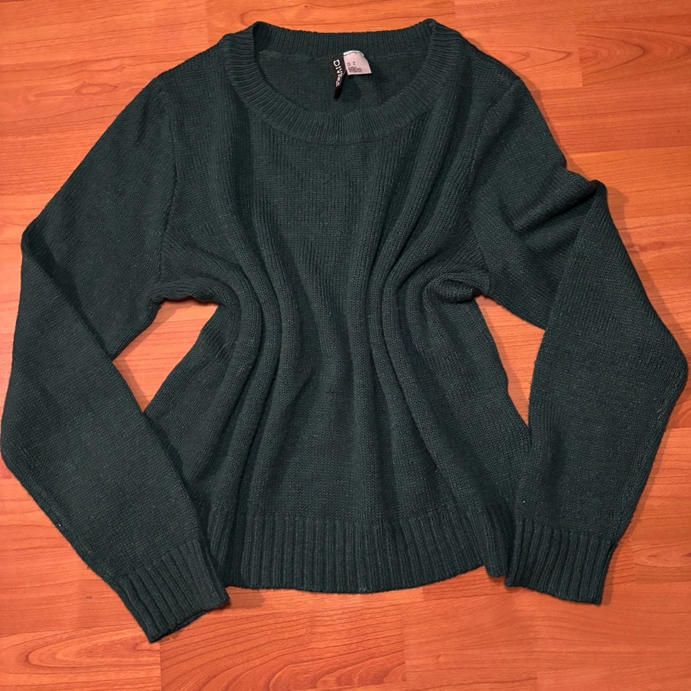 Women’s dark green H&M sweater size medium